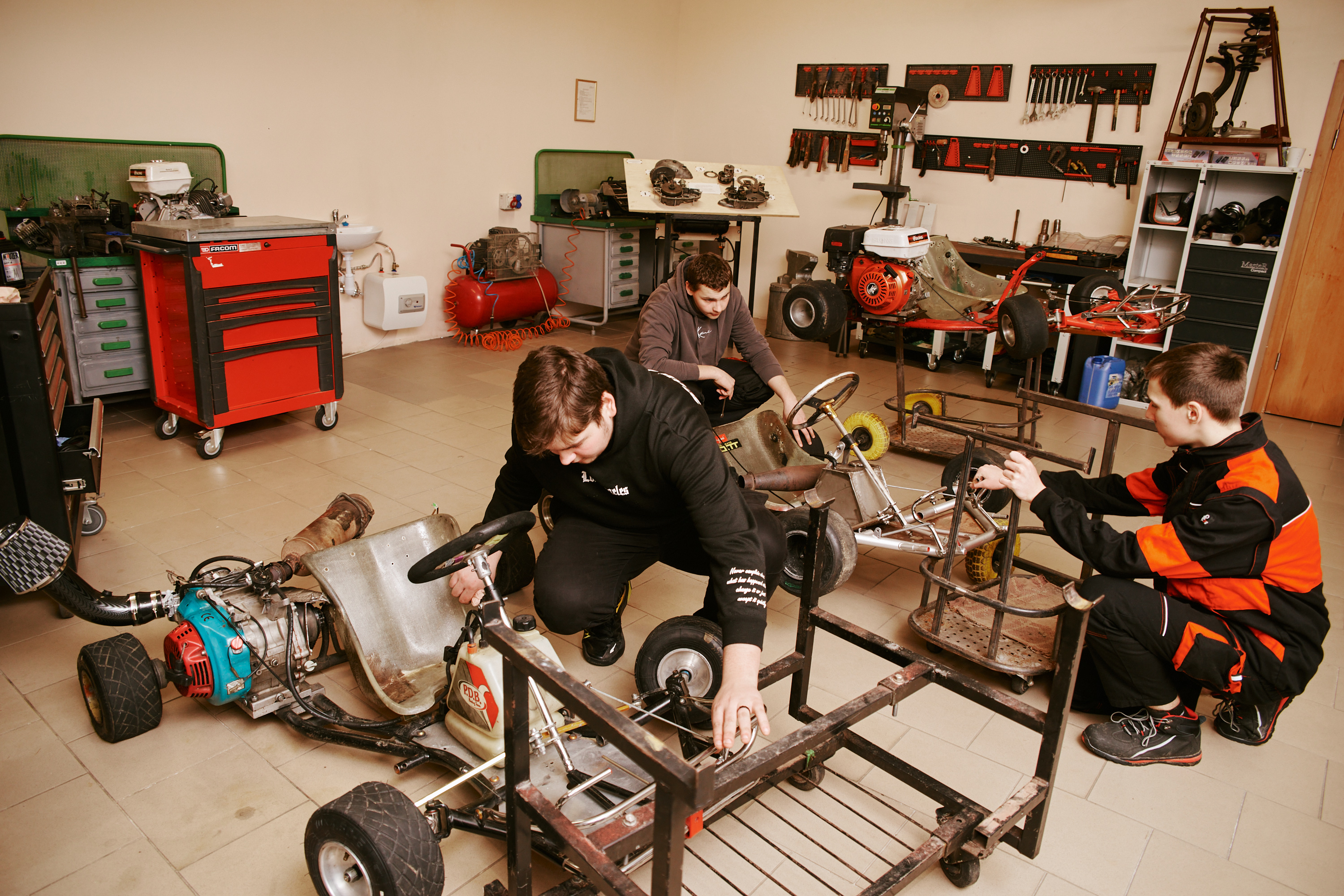 Automobiļu remonta laboratorija