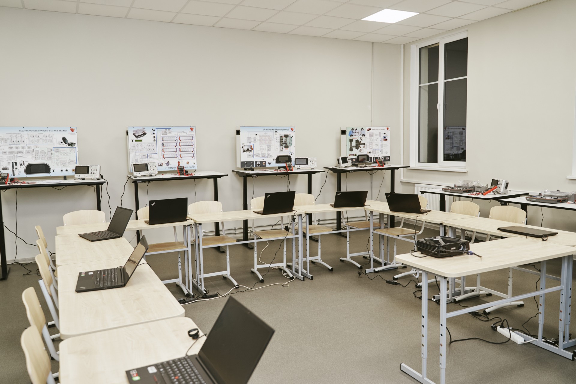Automobiļu elektroiekārtu laboratorija