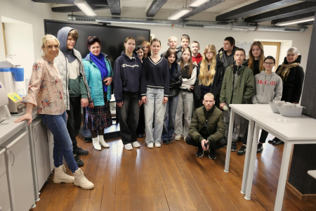 Tiskādu pamatskolas skolēni paplašina zināšanas graudkopībā