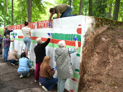 Kopīgā darbā radīta jauna vērtība Malnavas muižas parkā