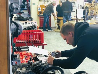 Profesionālās kompetences novērtēšanas kvalifikācijas eksāmens kvalifikācijai “Automehāniķis” Profesionālās kompetences novērtēšanas kvalifikācijas eksāmens kvalifikācijai “Automehāniķis”