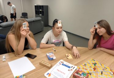 Galda spēļu vakars dienesta viesnīcā Galda spēļu vakars dienesta viesnīcā