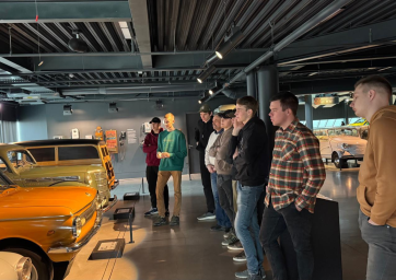 4. LMT kurss ekskursijā Rīgas pilī un Rīgas Motormuzejā 4. LMT kurss ekskursijā Rīgas pilī un Rīgas Motormuzejā